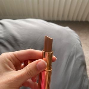 Charlotte Tilbury lipstick - Nude Kate